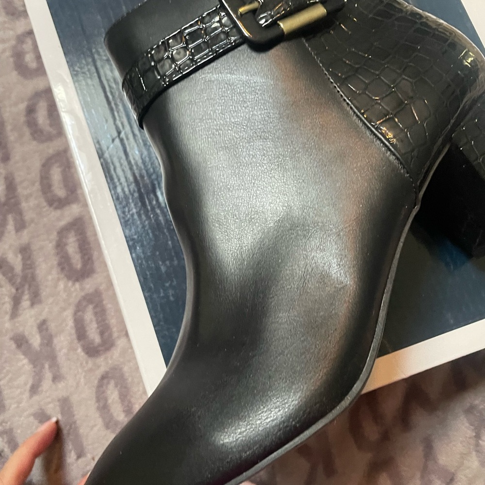 NIB Karen Scott Black Croc-Accent Buckle Block Heel Ankle Boots - Picture 3 of 5